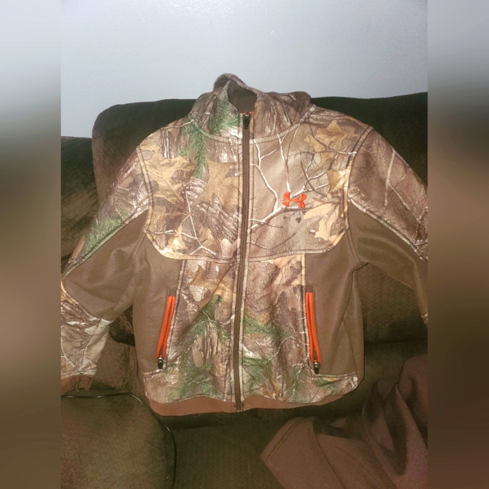 Boys youth med camo underarmour